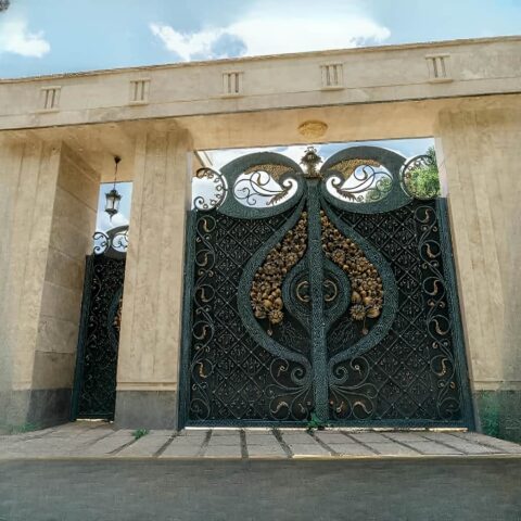درب فلزی مدل دسته گل فرفورژه