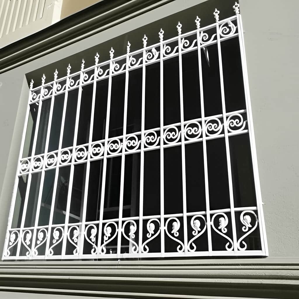 حفاظ پنجره در عظیمیه کرج