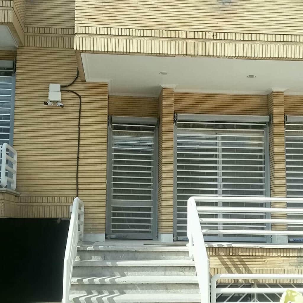 نصب کرکره برقی تیغه آلومینیومی در سیرجان