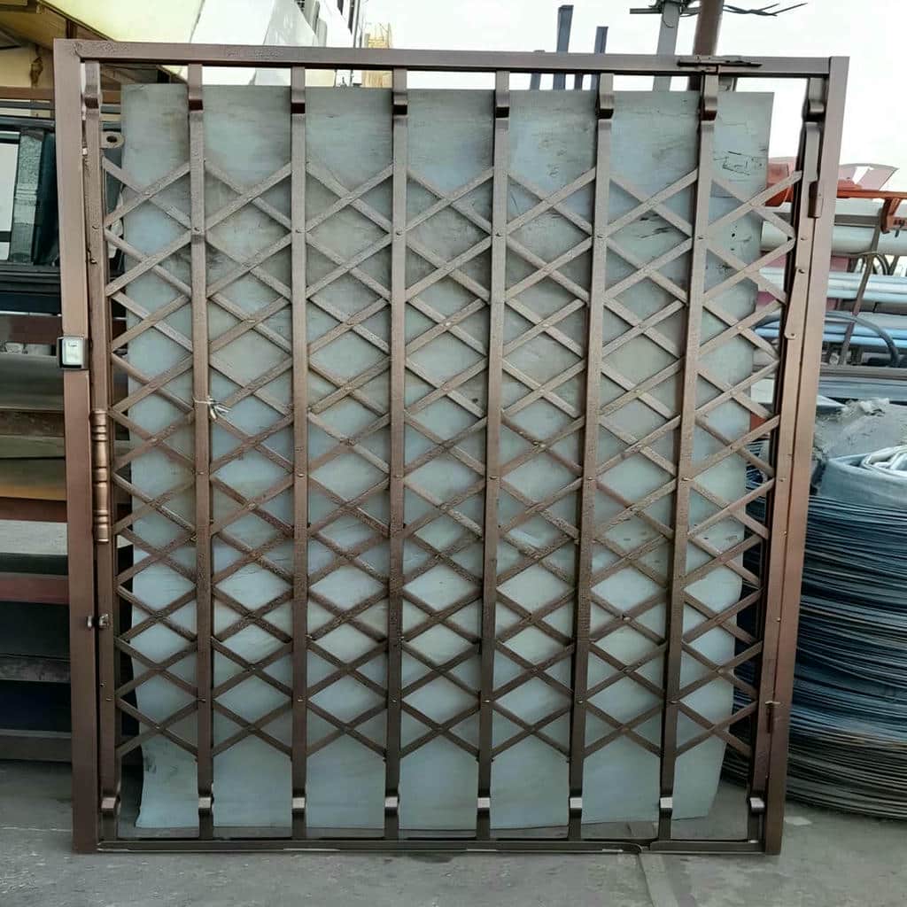 نصب درب آکاردئونی چهارگل در اصفهان