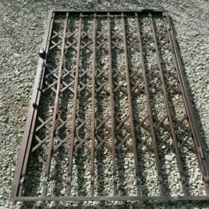 درب آکاردئونی در ساوه