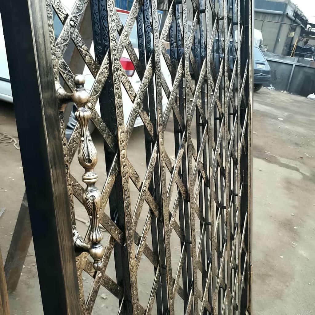 نصب درب آکاردئونی چهارگل در بومهن