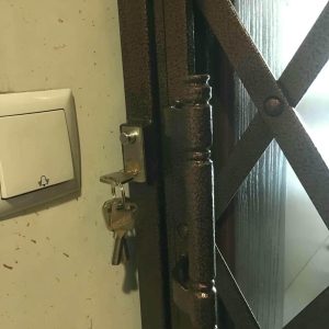 درب آکاردئونی در یاسوج