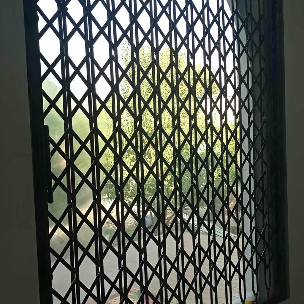 نصب درب آکاردئونی چهارگل در استان گلستان