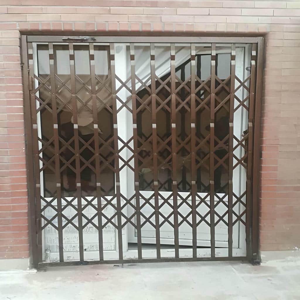 نصب درب آکاردئونی چهارگل در ارومیه