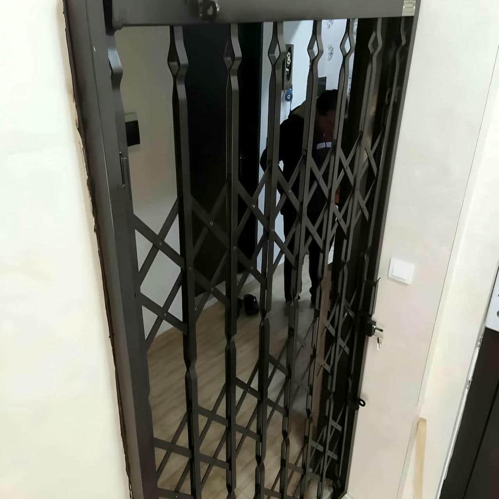 کارخانه درب آکاردئونی با قفل ضدبرش در اندیشه
