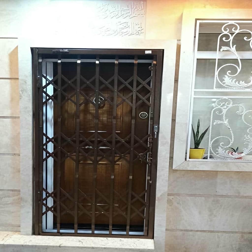 نصب درب آکاردئونی چهارگل در همدان