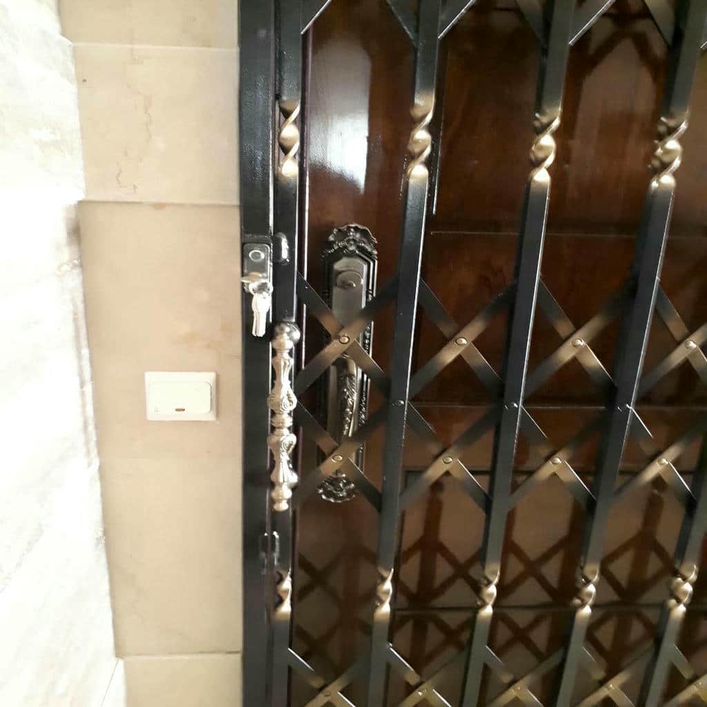 درب آکاردئونی در ارومیه
