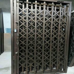 درب آکاردئونی در بندر بوشهر