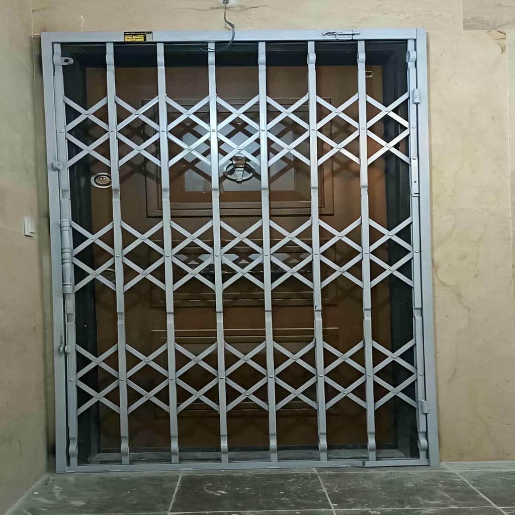 نصب درب آکاردئونی چهارگل در گنبدکاووس