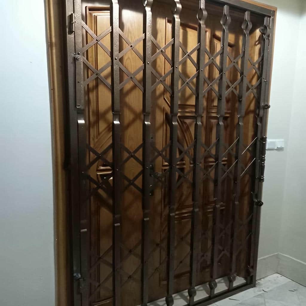 کارخانه درب آکاردئونی فلزی در استان خوزستان