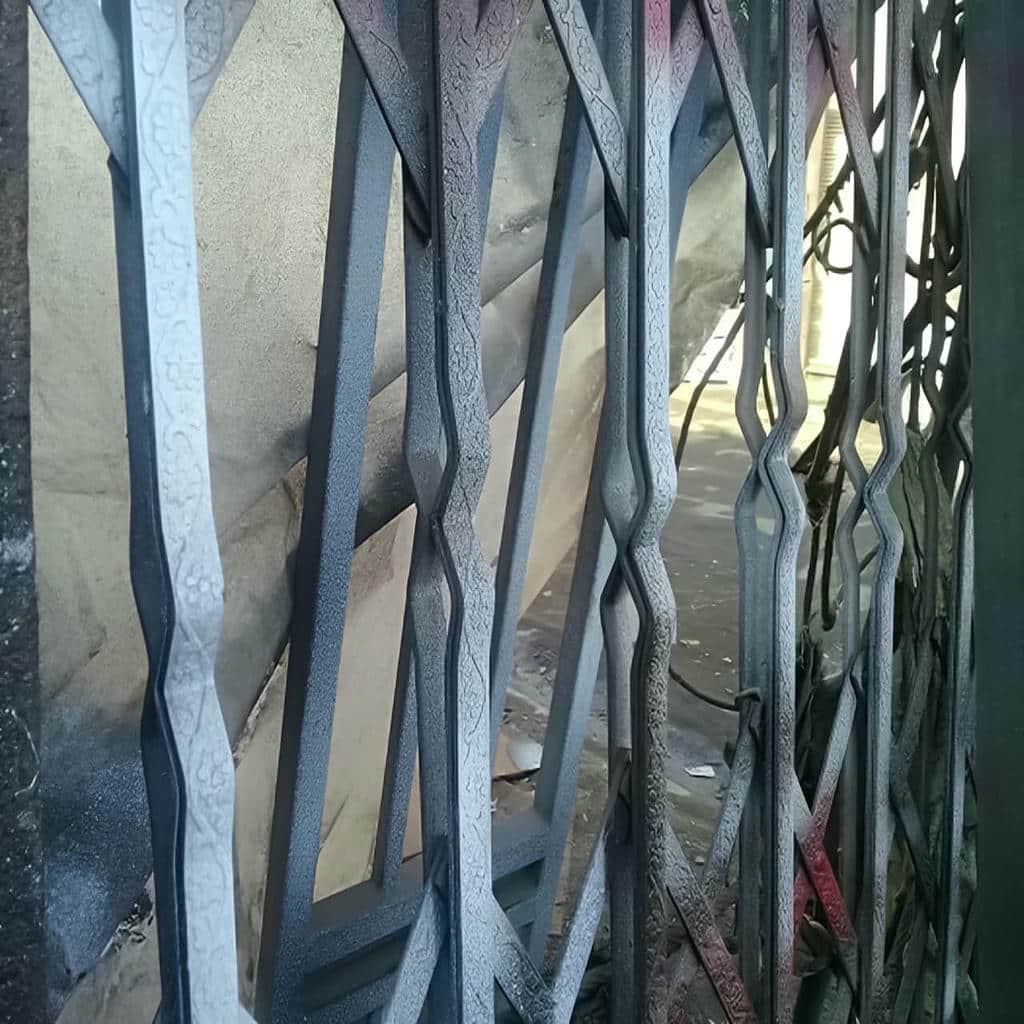 نصب درب آکاردئونی چهارگل در گرگان