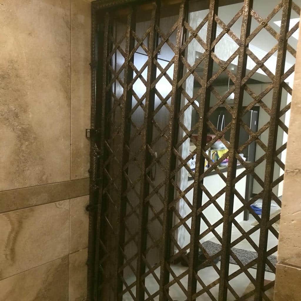 درب آکاردئونی در استان مازندران