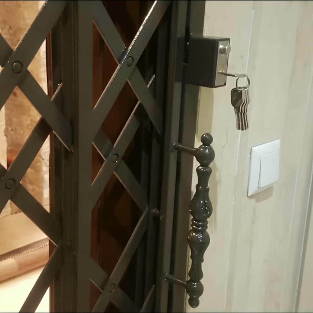 خرید درب آکاردئونی قفل ضدبرش در اراک خرید درب آکاردئونی قفل ضدبرش در اراک