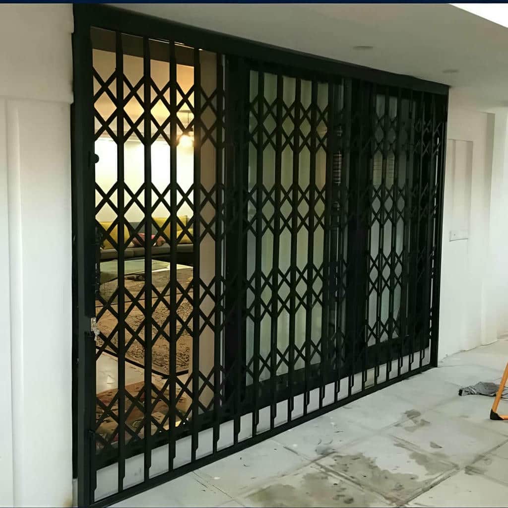 نصب درب آکاردئونی چهارگل در بندر دیلم