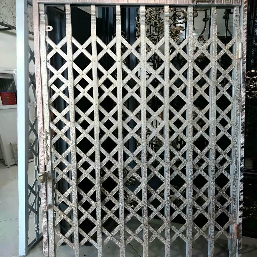 کارخانه درب آکاردئونی آهنی در زاهدان