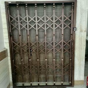 درب آکاردئونی در بندر دیلم
