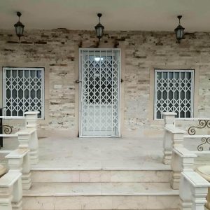 درب آکاردئونی در گنبدکاووس