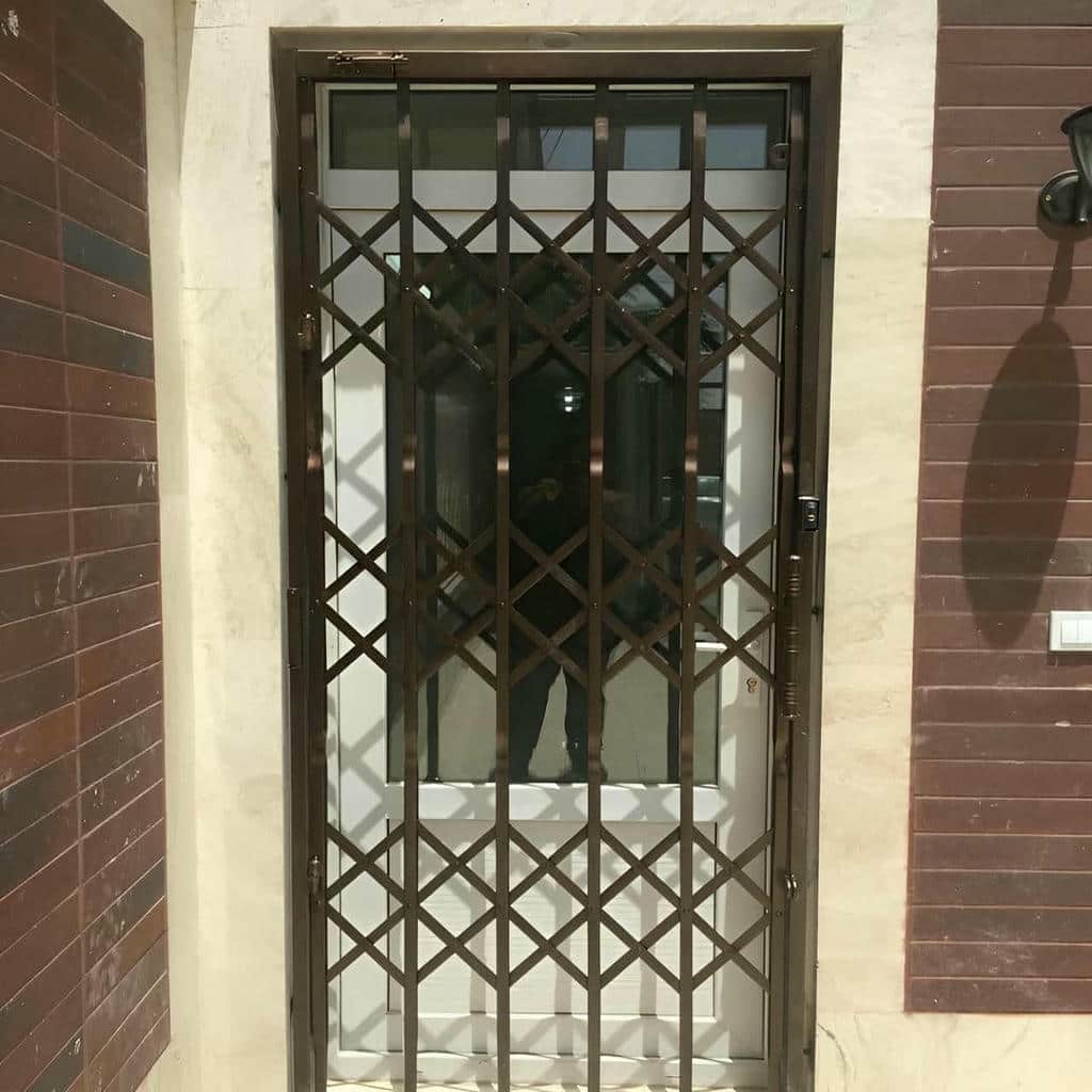 نصب درب آکاردئونی آهنی در قشم
