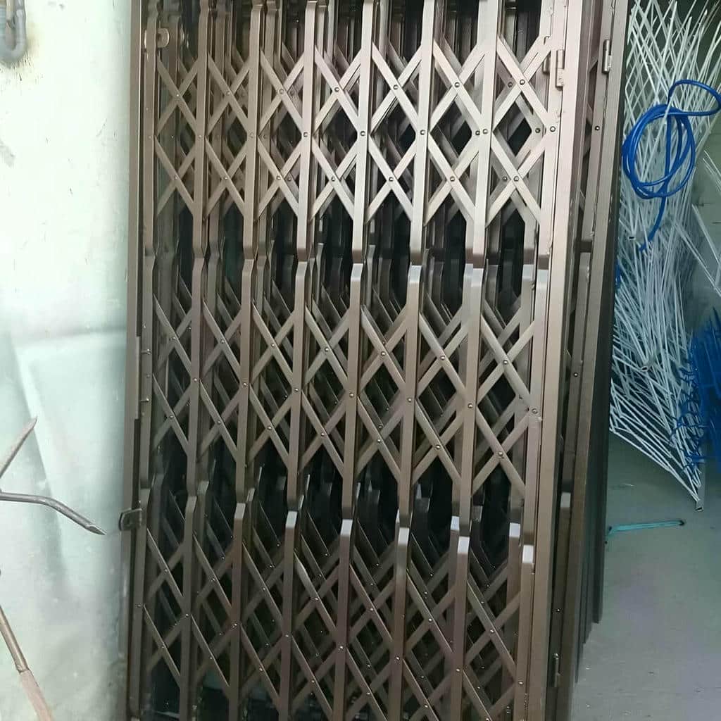 کارخانه درب آکاردئونی آهنی در اراک