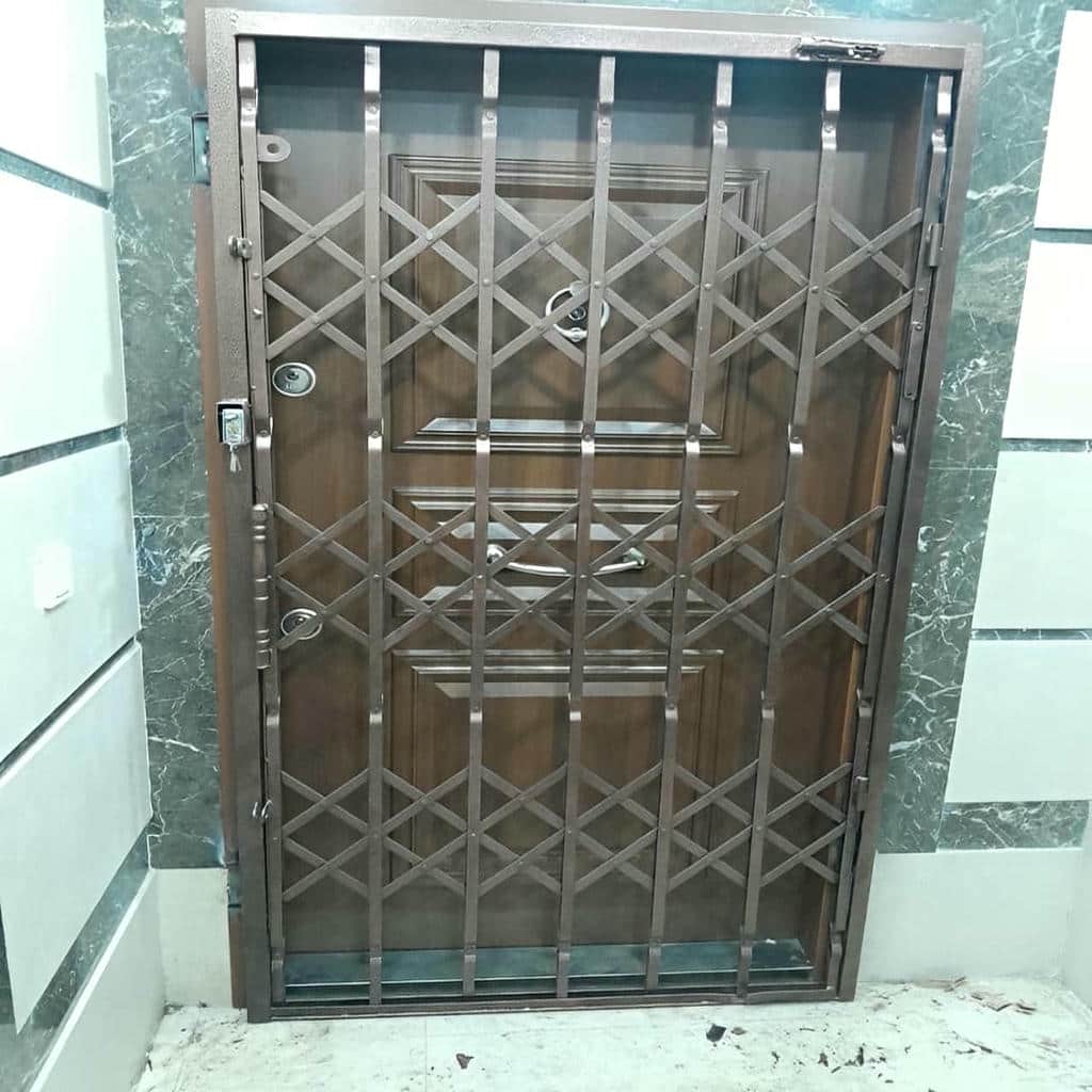 نصب درب آکاردئونی چهارگل در بندر بوشهر