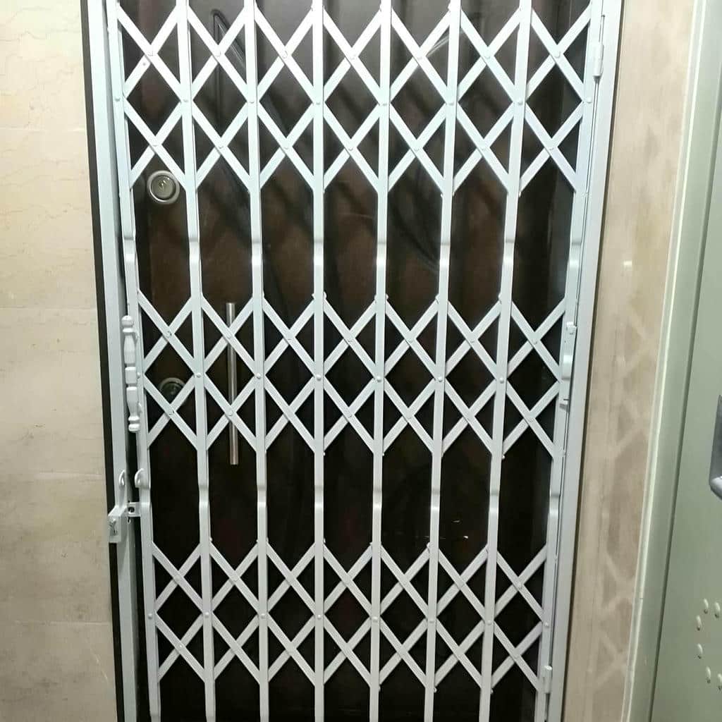 درب آکاردئونی در زاهدان