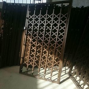 درب آکاردئونی در همدان