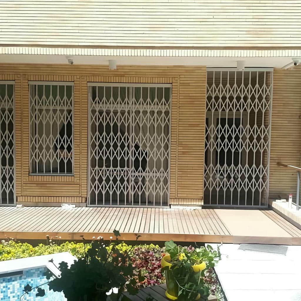قیمت درب آکاردئونی سه گل در بندر لنگه