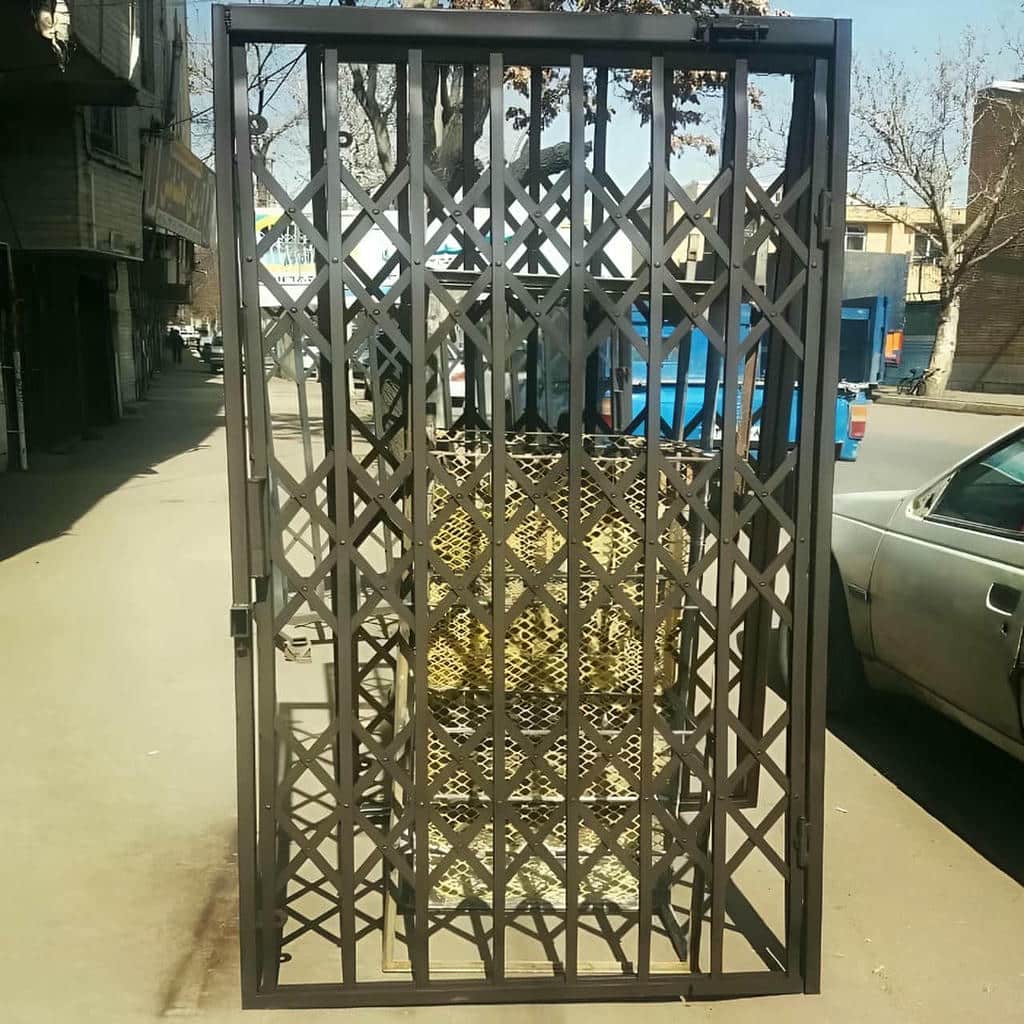 کارخانه درب آکاردئونی آهنی در بندر دیلم