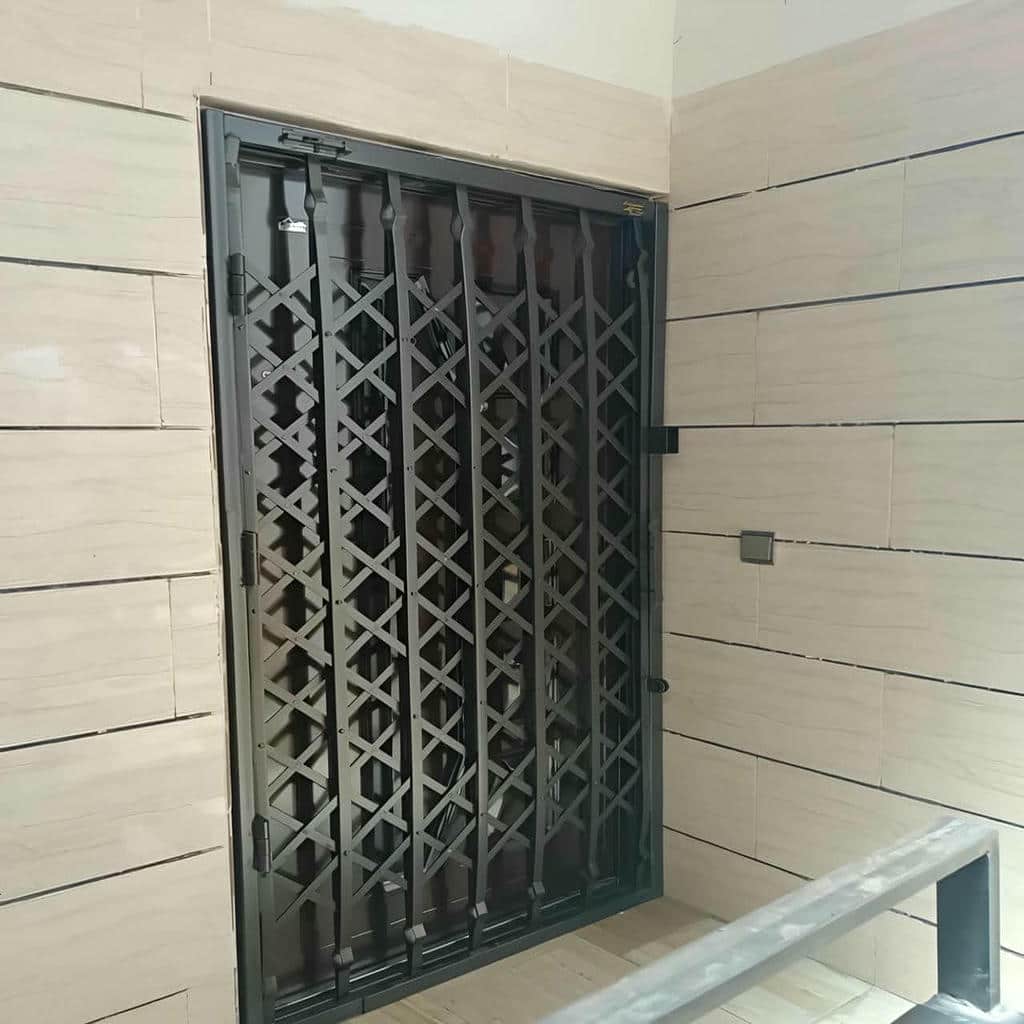 نصب درب آکاردئونی چهارگل در بندرعباس