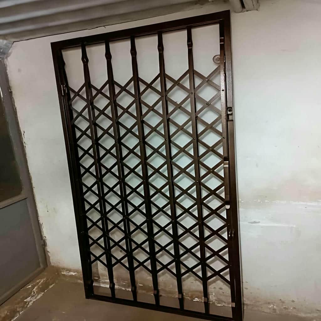 نصب درب آکاردئونی چهارگل در زاهدان