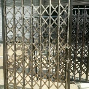 درب آکاردئونی در یزد