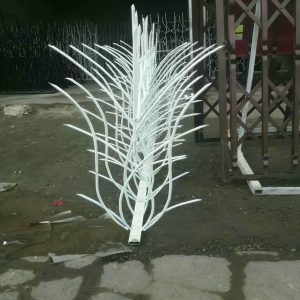 حفاظ شاخ گوزنی دیوار در اهواز