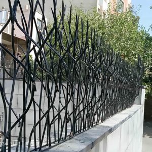 حفاظ شاخ گوزنی دیوار در بندر بوشهر
