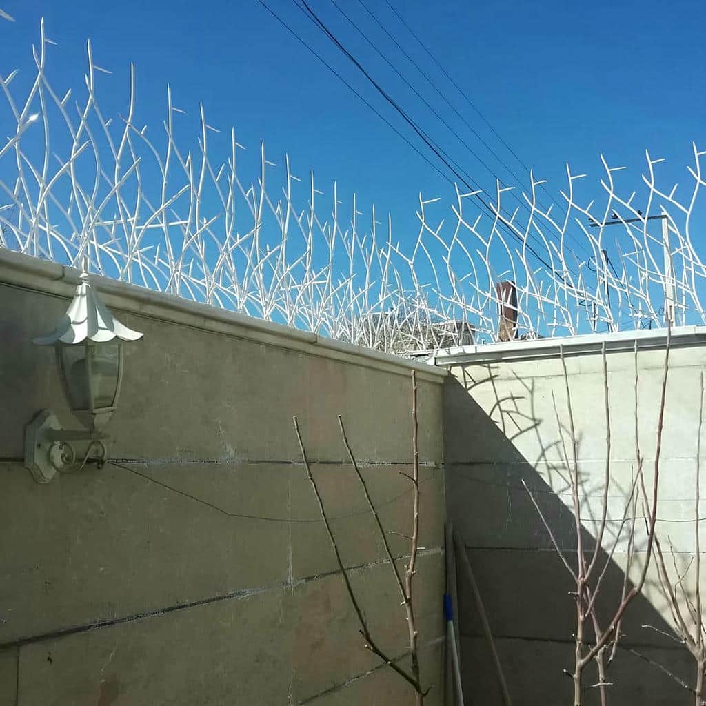 نصب حفاظ شاخ گوزنی دیوار ویلا در اهواز