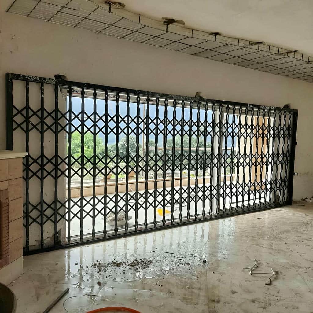 نصب حفاظ پنجره بازشو ایمن در ارومیه