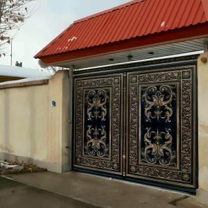 درب حیاط در اردبیل