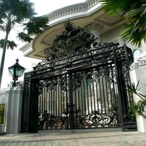 درب حیاط شیراز
