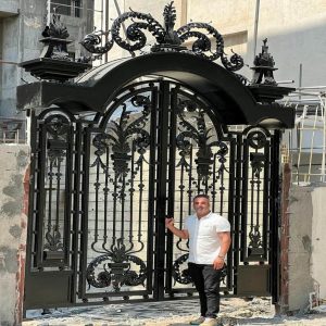 درب حیاط در بندر دیلم