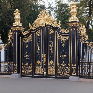 درب حیاط در پردیس