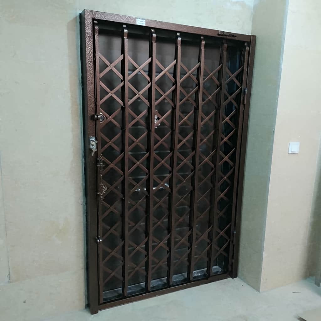 محافظ آهنی درب آپارتمان با جوشکاری اصولی