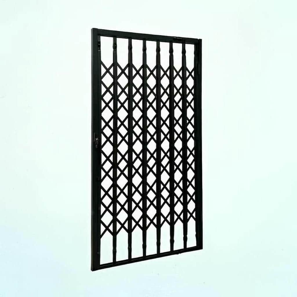 نصب درب آکاردئونی پنج گل دوبل پشت درب واحد