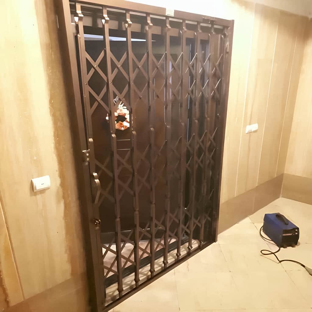 درب آکاردئونی با جوشکاری اصولی بدنه