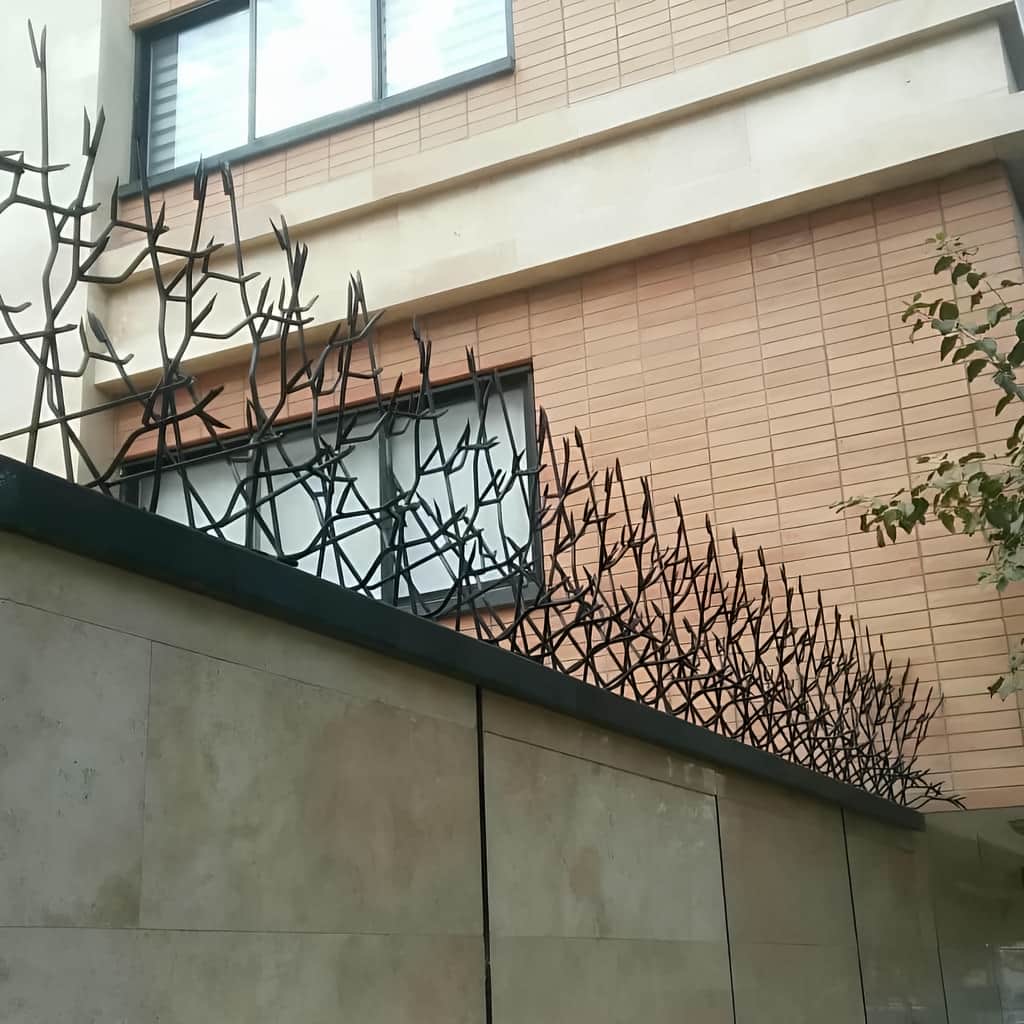 ساخت حفاظ آبشاری دیوار سنگی با رنگ کوره‌ای