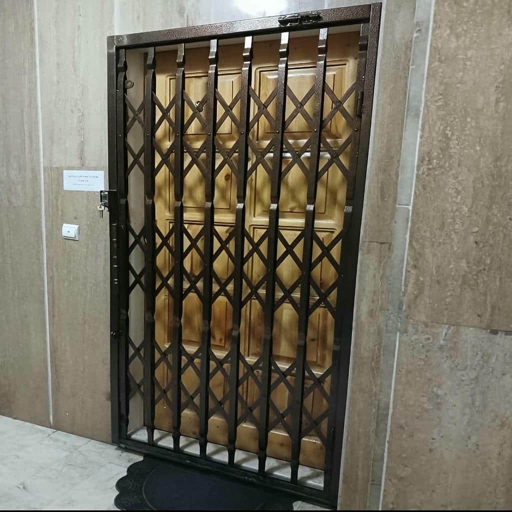 خرید درب آکاردئونی برای واحد اداری با طراحی رسمی