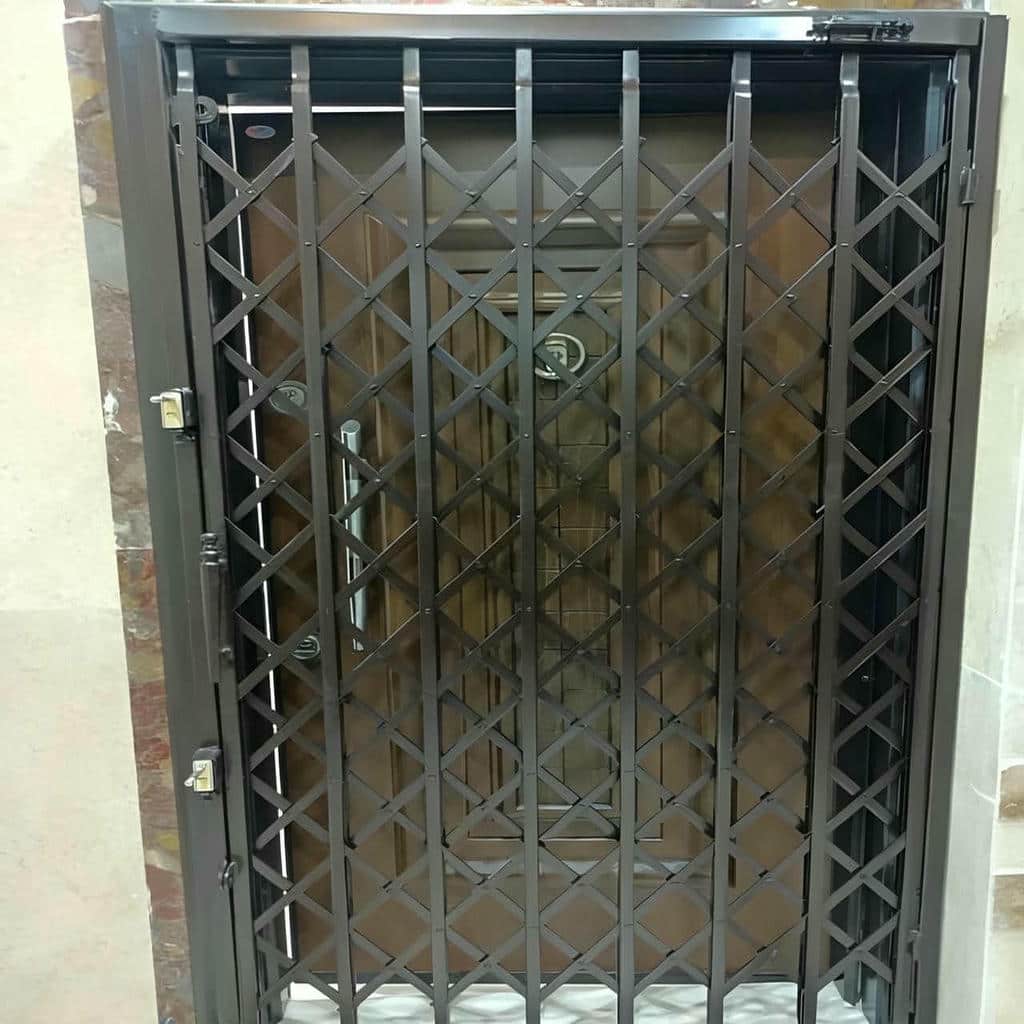 نمونه درب آکاردئونی برای واحد اداری