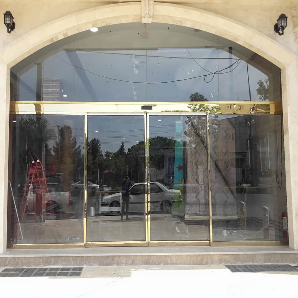 اجرای درب اتوماتیک شیشه ای با باتری اضطراری