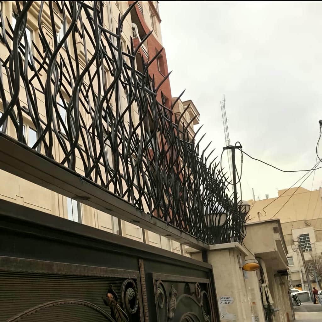 خرید حفاظ شاخ گوزنی برای دیوار باغ ویلا