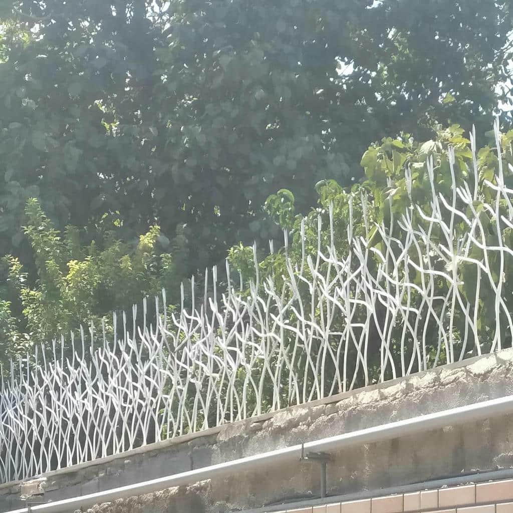 سفارش حفاظ دیوار شیک روی سنگ تراورتن با شاسی مقاوم