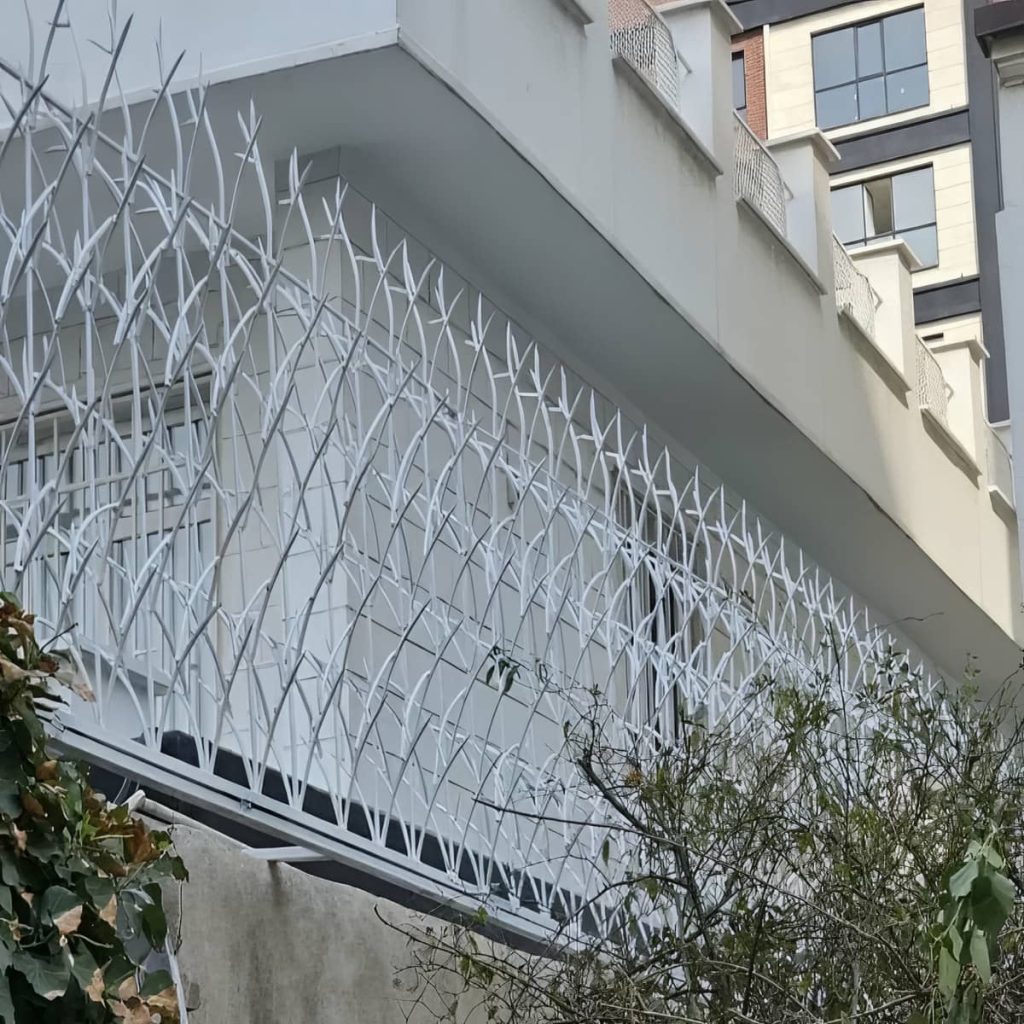 مدل حفاظ دیوار سیم خاردار ترکیبی